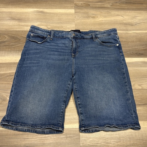 Gap Bermuda Blue Denim Jean Shorts size 34 - Picture 2 of 9